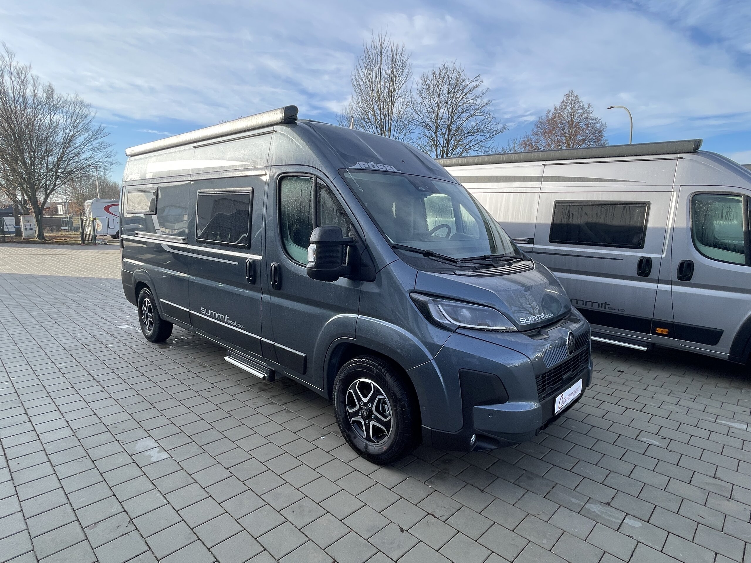 PÖSSL HLine Summit 600 L Solar. Lithium. AHK. Markise